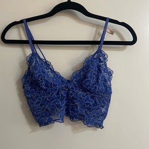 Aerie blue lace bralette with white outline on flowers. Size XS.